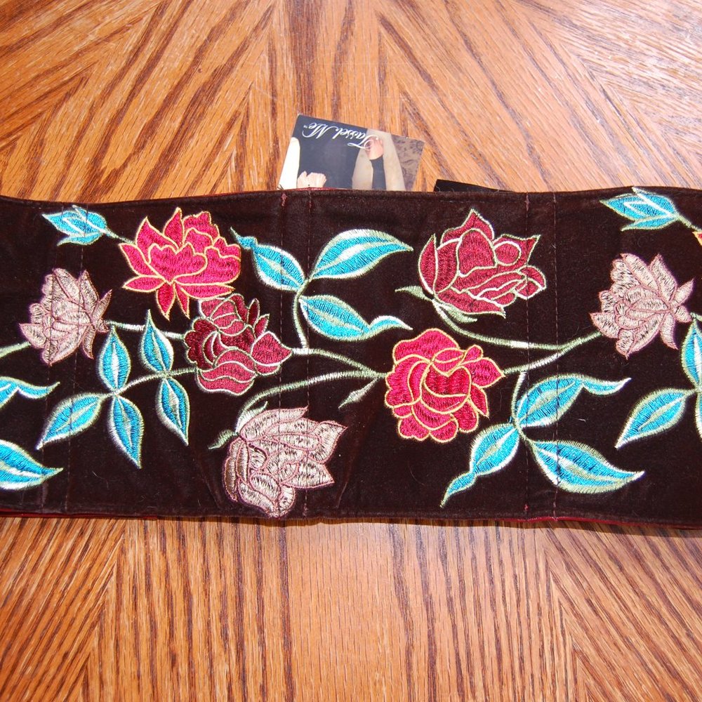 Embroidered waist cincher belt NWT